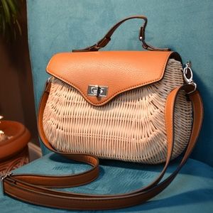 Straw Handbag w/ Adjustable/Removable strap.